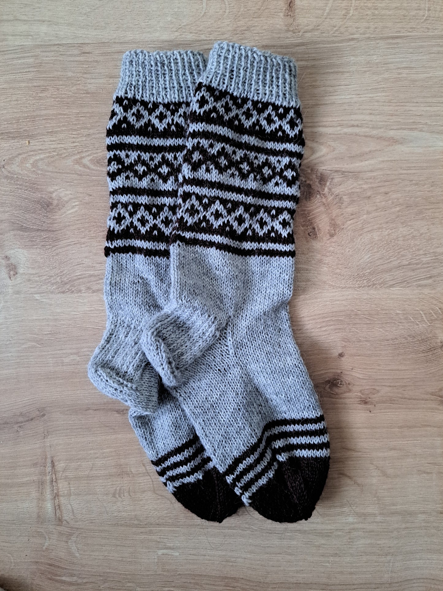 villasukat Folk scandinave- version laine fine - prêtes à partir