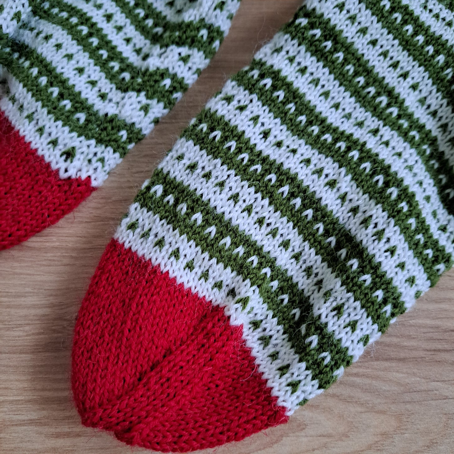 villasukat- chaussettes fines "petits coeurs" - pièces uniques - différentes couleurs et pointures