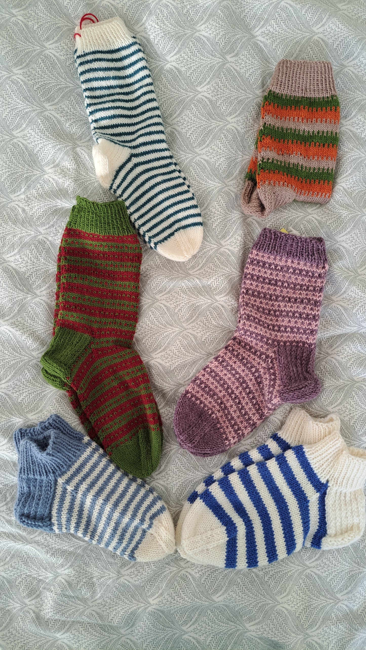 coffret 1 an de chaussettes - 6 paires de chaussettes tricotées main