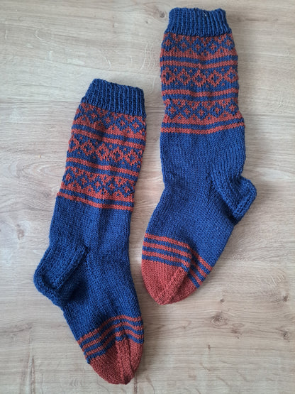 villasukat Folk scandinave- version laine fine - prêtes à partir